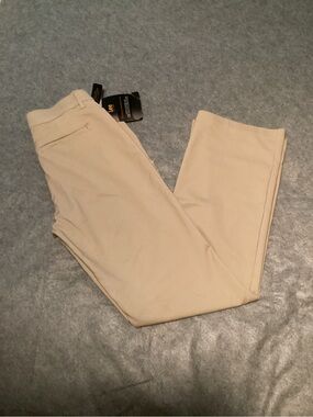 C42. Lee woman’s 10 long, Khaki Regular Fit mid rise flex Motion waist band.